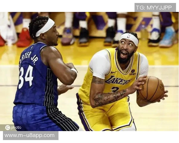 浓眉称赞拉塞尔专注职业精神改变比赛走势展现真正球员风范 浓眉称赞拉塞尔专注职业精神改变比赛走势展现真正球员风范